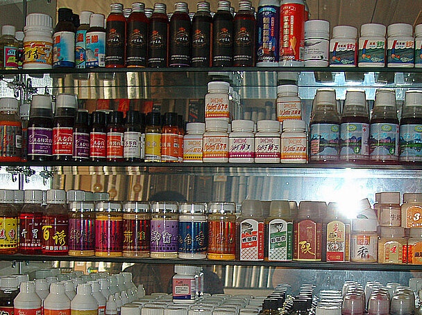 奇特美金鱼鲜花渔具店