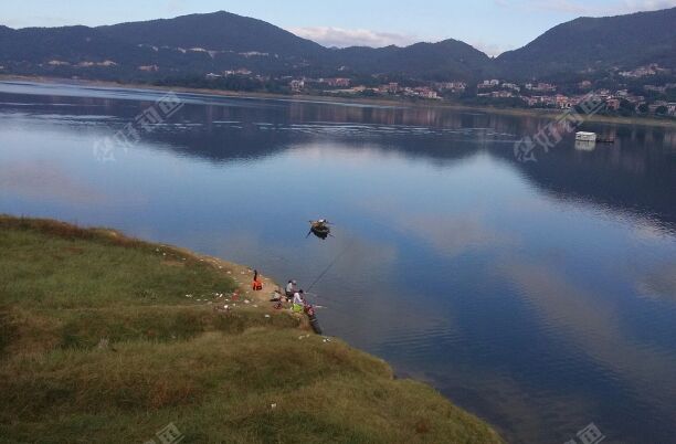 九都山美大型水库野战免费钓鱼场