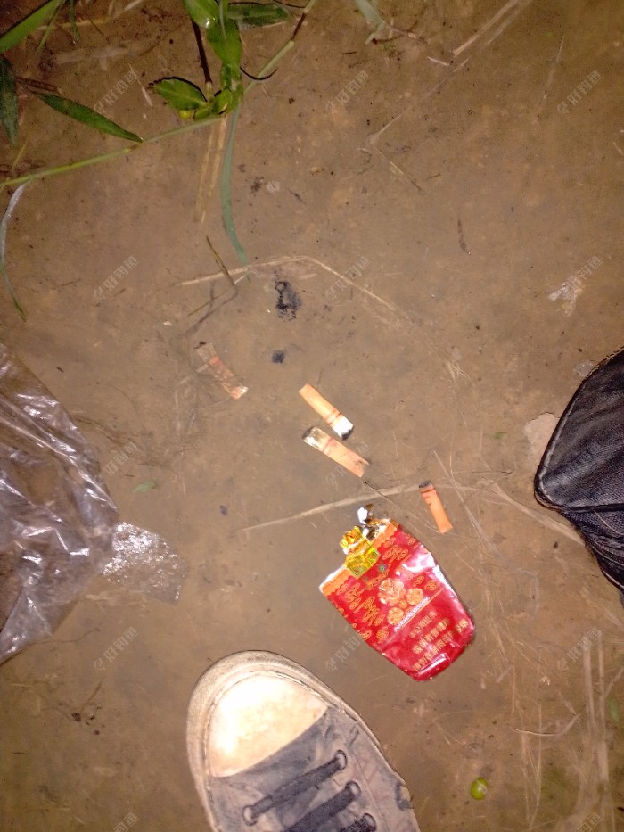 走之前把自己的烟头和废弃烟盒带走