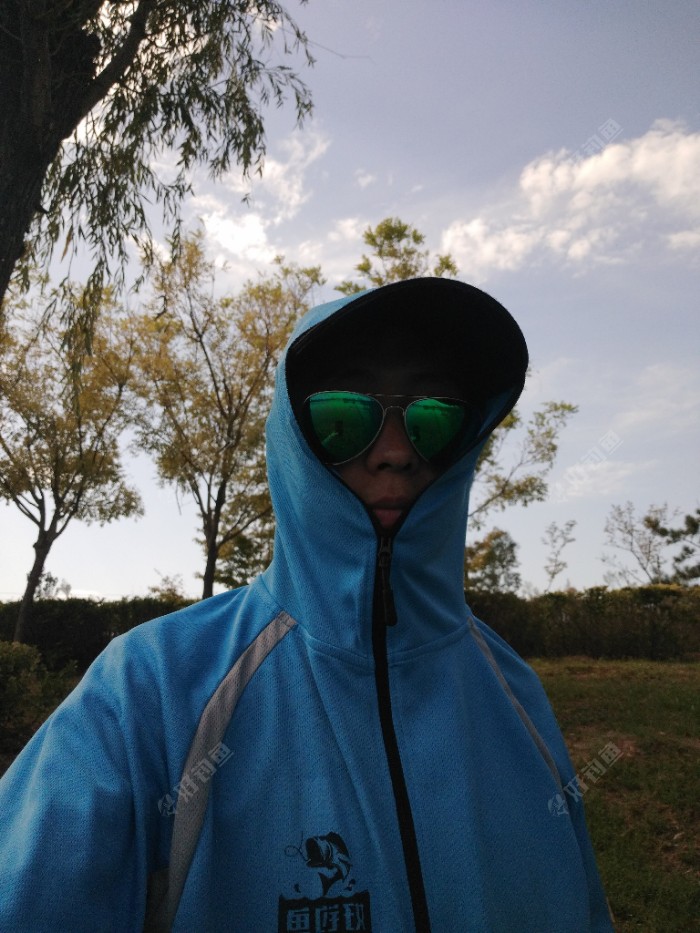 到时蛇就在水里向我游来。混